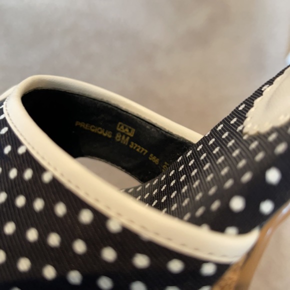 Black with white dot sandals size 8 - Picture 6 of 6